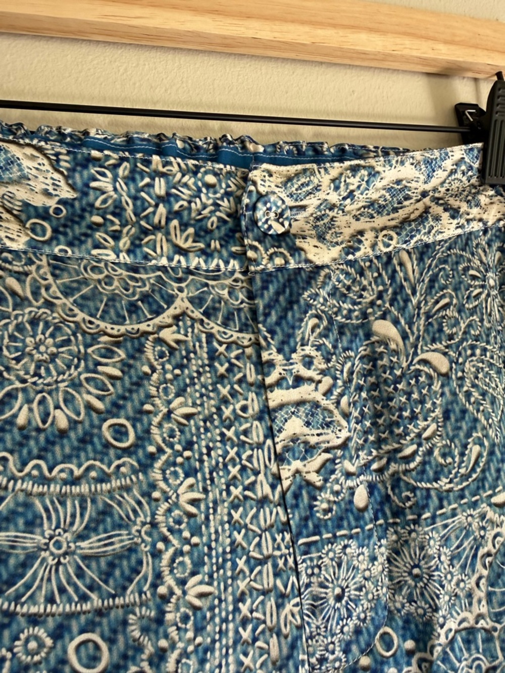 Johnny Was Silk Blend Wide Leg Pants Blue Paisley Boho NWT Size L - Picture 9 of 12